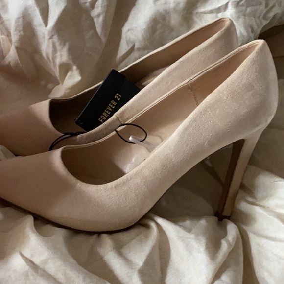 Brand new forever 21 suede heels size 9 - Picture 2 of 2